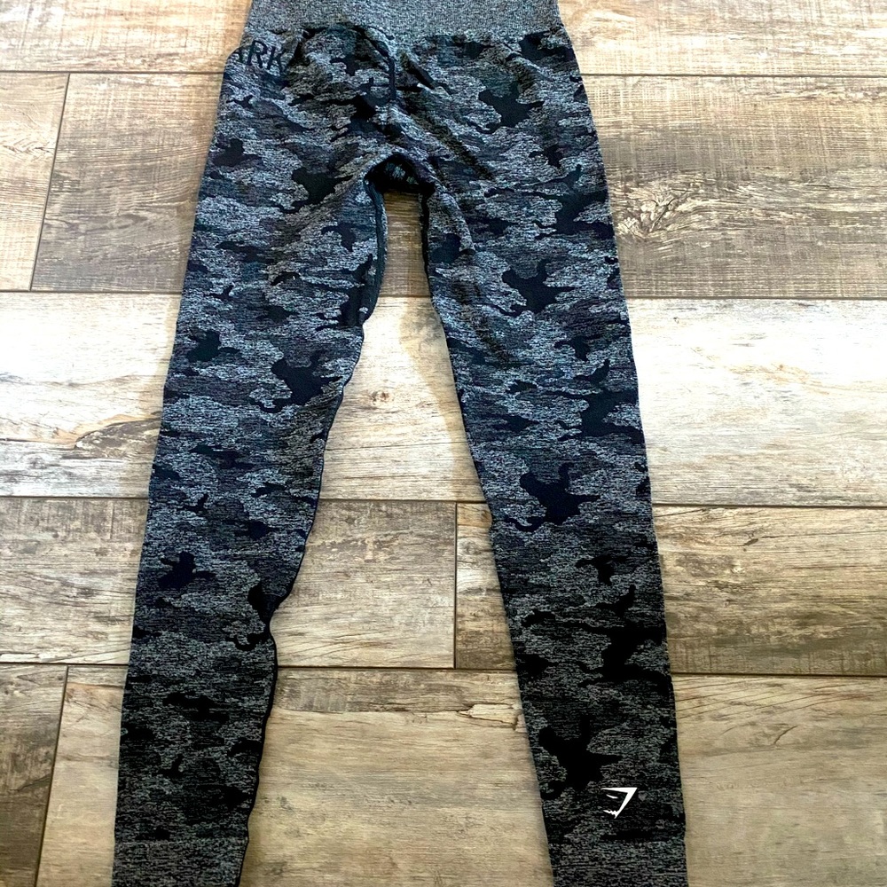 Gym shark camo leggings NWOT